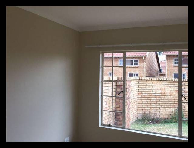 2 BEDROOM PROPERTY TO RENT IN SINOVILLE